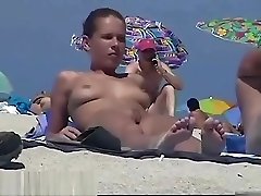 Nude beach spy camera with a budak bawah umur dipaksa couple in focus