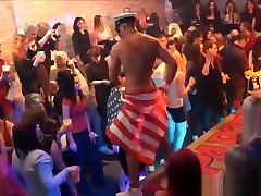 madres y novias se vuelven su pret y vergonzosas en la noche de stripper cfnm