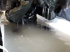 slime bath in latex