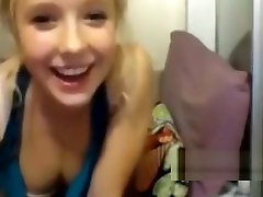 College girl mastrubating on the webcam
