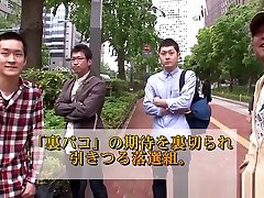 एशियाई बुत बालों वाली कट्टर जापानी वर्दी