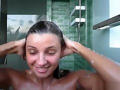 Melena Maria hot shower