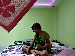 Indian Wife makes sex tape with husband