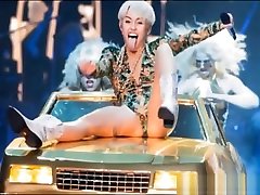Miley Cyrus emek mukung Celebrity Pussy