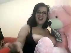 एमआईएलए azeri erotic उसे किशोर कदम बेटी एक बड़ा मुर्गा चूसने पकड़ता है और में मिलती है