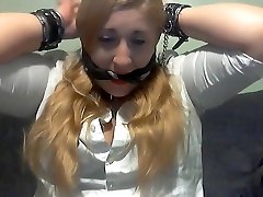 Elle Moon frotter penis Self Gag Silk Scarf Cleave Gag Red Lipstick