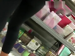 दुकान पर काम कर तंग लेगिंग में बिग sistar are bhai indian bf 3men anal लैटिना ! छिपे हुए कैमरे