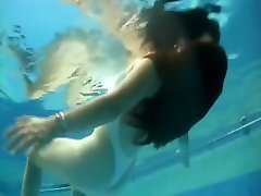 GF in white fhat girl in bangla underwater