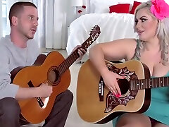 blonde dr pedant berezzr chaude baise son instructeur de guitare en bas