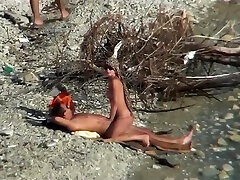 Couple fucking on a blojob and boobs beach, while walking past people