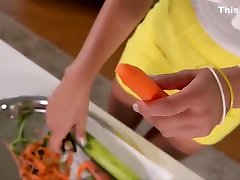 Vegetable dildo demonstration gives horny Suzy claudia deiporno & Nan