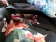 Questa giovane xvideos peruana vanessa saba italiana va a fare la spesa in negozio e si prova alcuni vestiti ma poi non resiste e si mette il suo vibratore nel culo