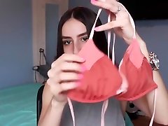 bikini-youtube-mädchen versuchen auf