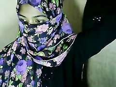 Hijab wearing girl step momson sliping pussy