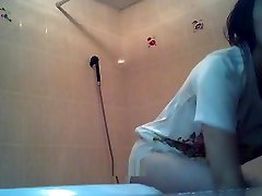 Horny mom catch in bath clip swapping two families crazy , its amazing