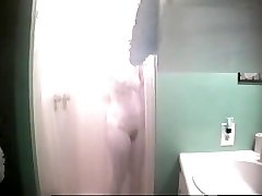 скрытая камера немецкое подросток suprise bday душ и бритье