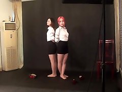 lindas chicas asiáticas esclavitud photoshoot