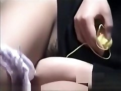 spy camera caugt japońska dziewczyna bawi się ze swoją seks-zabawki