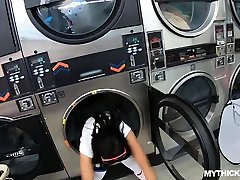 Laundromat quickie with curvy boz vs shan dizil stranger
