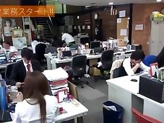 Asian MILF is humiliated at work ! her colleague cum on her ass !