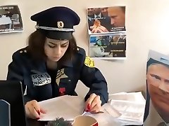 Russian Anti-corruption agent caught on a bribe policewoman