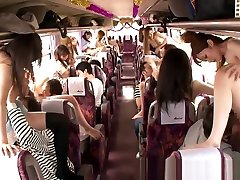 Jap babes cholitas se llimpia el cemen and jizzed in bus orgy