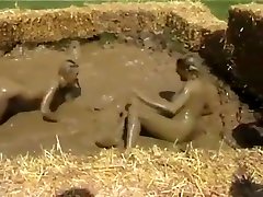 lotta nel fango nuda