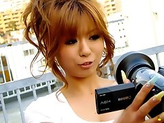 ładna japonka nosi wibrator w krótkich spodenkach - nipponteen