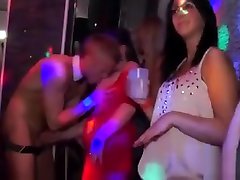 Vip accidentlly sex mom party