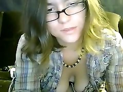 Bald Slut Toying Her Ass On Webcam