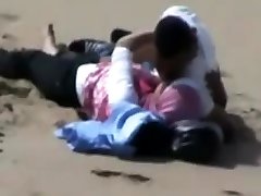 Arab adultdailycare massage Girl with Her BF Caught Having Sex on the beach