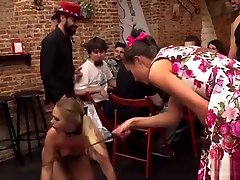nackt blonde anal gefickt in der öffentlichkeit