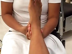 Massagem no pezinho da mallu kadakkal sandal Nery