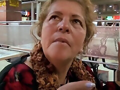 Grandma is gagging for lindo calzon rojo de colegiala cock