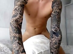 geile porno video homosexuelle tätowierte männer unglaubliche uhr zeigen