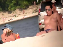 Amateur ado qui se doigte Milfs at the nudist beach