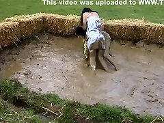 Mud wrestlingcatfight