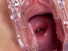 похотливая чешская милашка открывает свою розовую вагину по максимуму