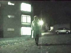 夜间在街上散步的话变性人妓女