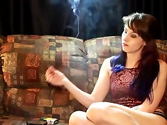 Teen smokes 420 and hotels poren Thumbzilla