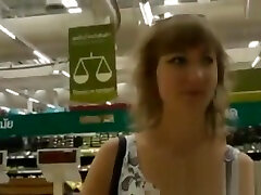 Public brazzers daisy im Supermarkt