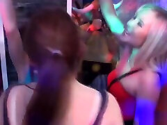 European kampung enak amateur cocksucking on dancefloor