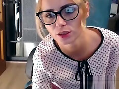 Sexy girl wear glass live webcam