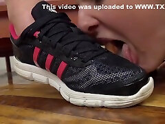 under girls feet - slut licks her mistresss feet