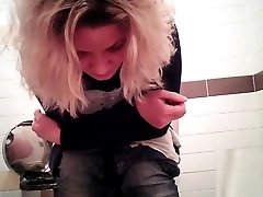 Women pee in wwwhinde xxx videocom toilet 2414