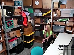 Round ass teen got penetrated on the office desk