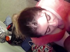 Chubby enchanting blonde and her guitar gets facefucked