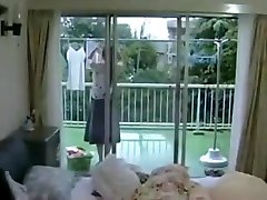 муж накачивает свою японскую зрелую сучку женой и наблюдает, как ее трахает незнакомец