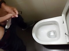 cumming in hotel doda peta hova toilet