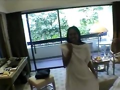 Hot pad ma maid in Singapore fucks on the balcony